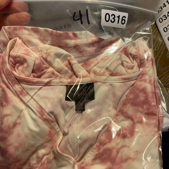 MOD Lucive NWT’s. Pink/white tie dye wrap top. - Picture 9 of 9